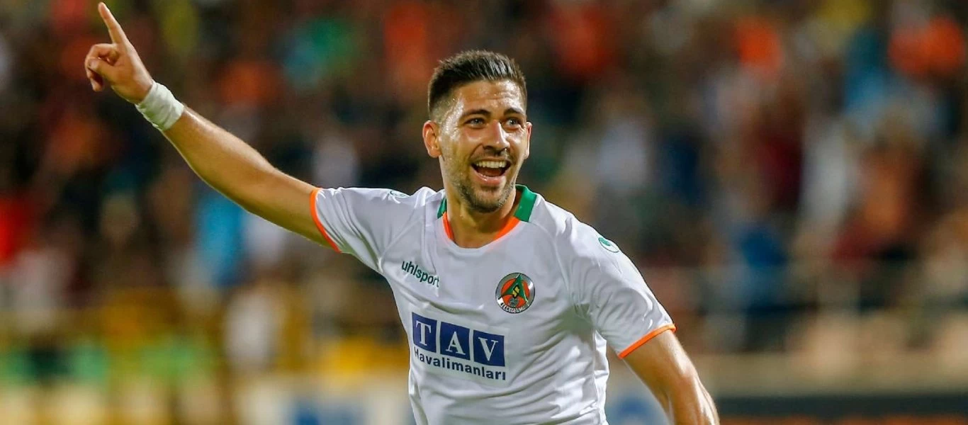 Τουρκικά ΜΜΕ: Μία «ανάσα» από την μετακίνηση στην Φενέρμπαχτσε ο Τ.Μπακασέτας